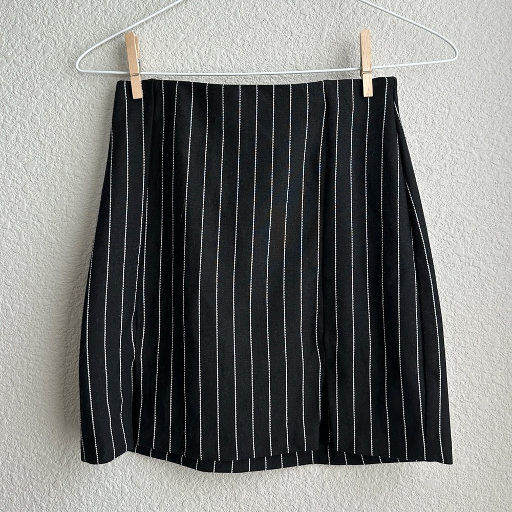 DIVIDED MINI STRIPPED SKIRT